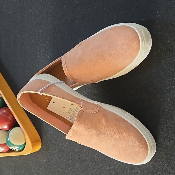 Shoes - Picture 2 of 7